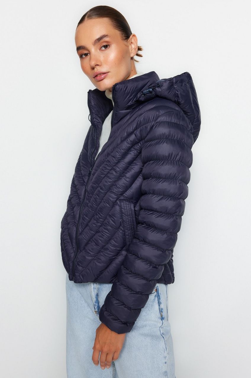Nafukovacia bunda Trendyol Navy Blue s kapucňou