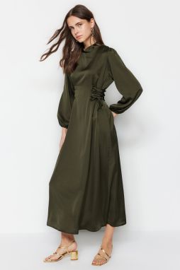 Trendyol khaki večerné šaty so saténovými večernými šatami Brit Waist