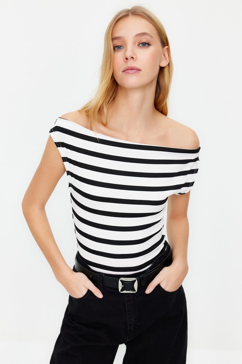 Trendyol Black Boat Neck Fitted Viscose/Soft Fabric Stretch Knitted Blouse