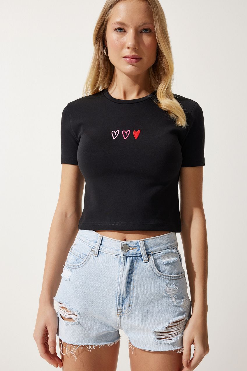 Happiness İstanbul Women's Black Heart Embroidered Crop Knitted T-Shirt