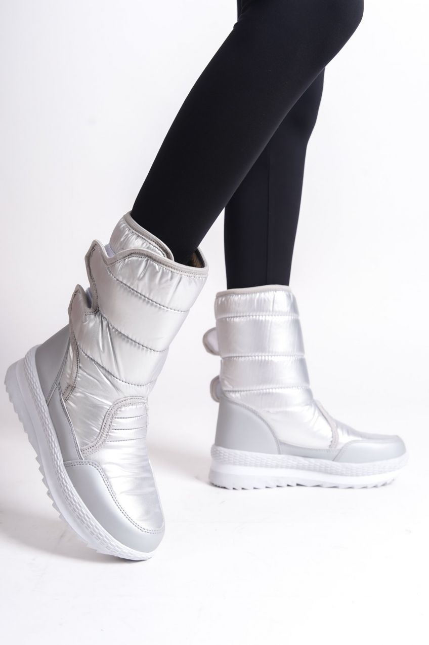 Capone Outfitters Women's Trak Sole Parachute Fabric Snow Boots