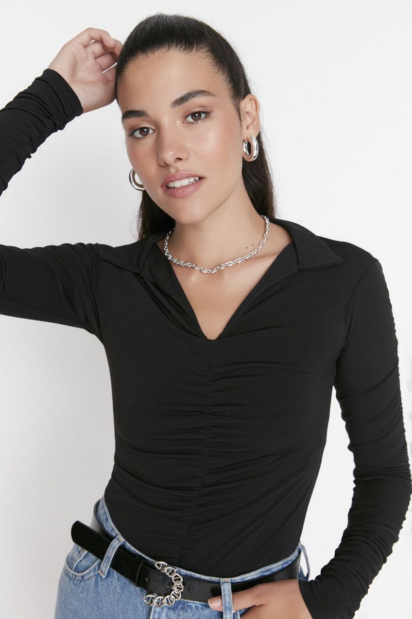 Trendyol Black Slim Gathered Polo Neck flexibilná pletená blúzka