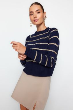 Trendyol Navy Blue strieborný pruhovaný pletený sveter