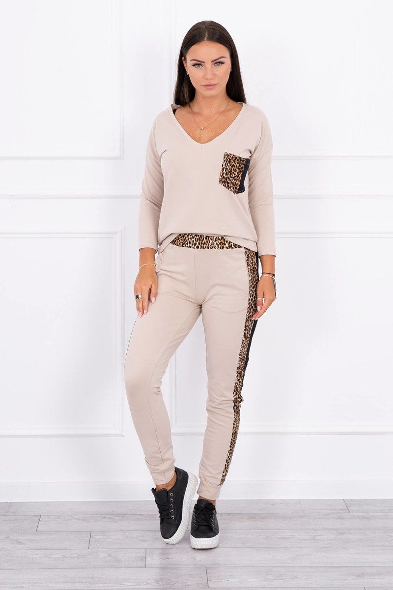 Set with beige panther motif