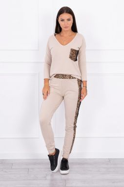 Set with beige panther motif