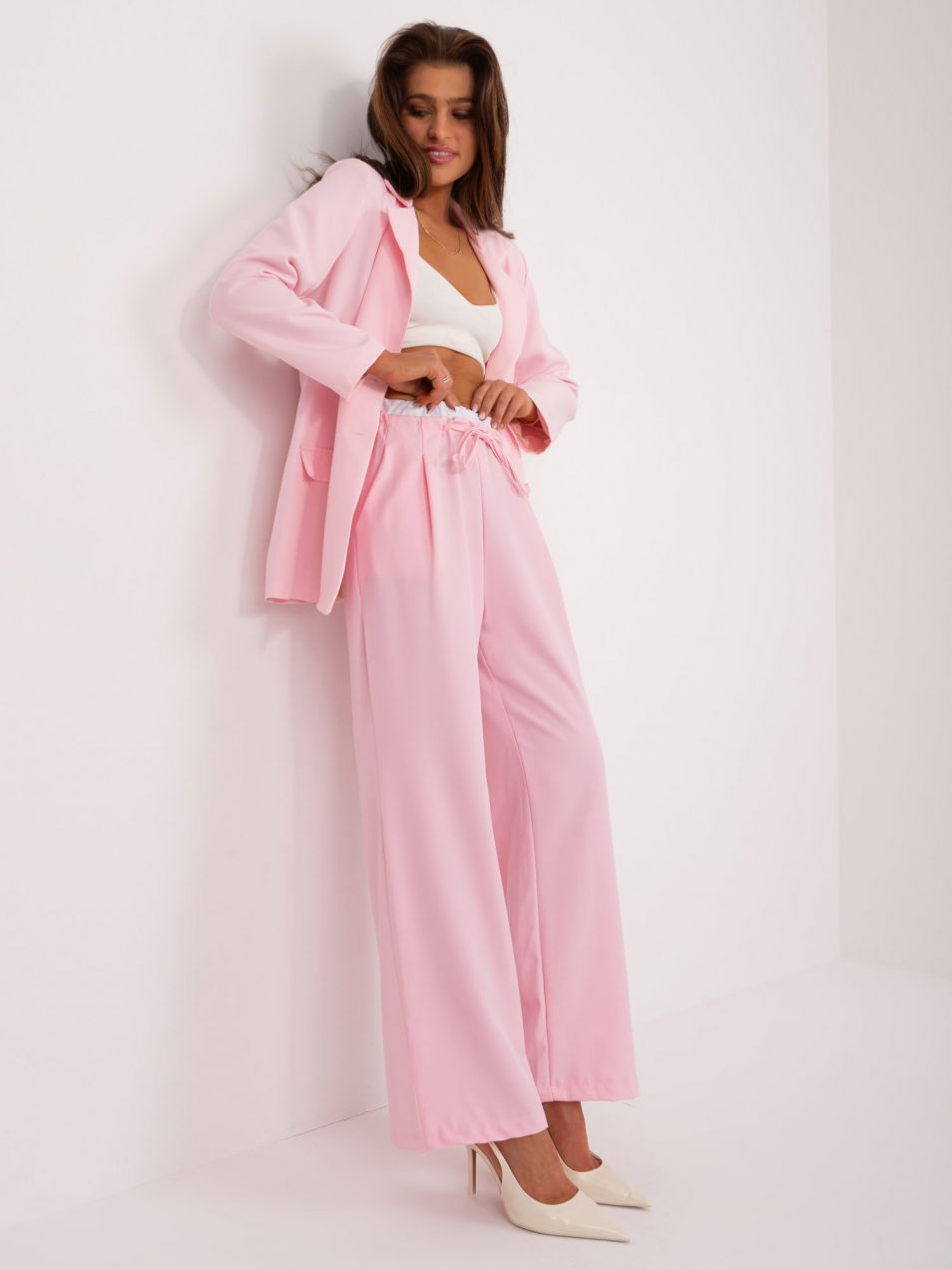 Light pink suit trousers with pockets