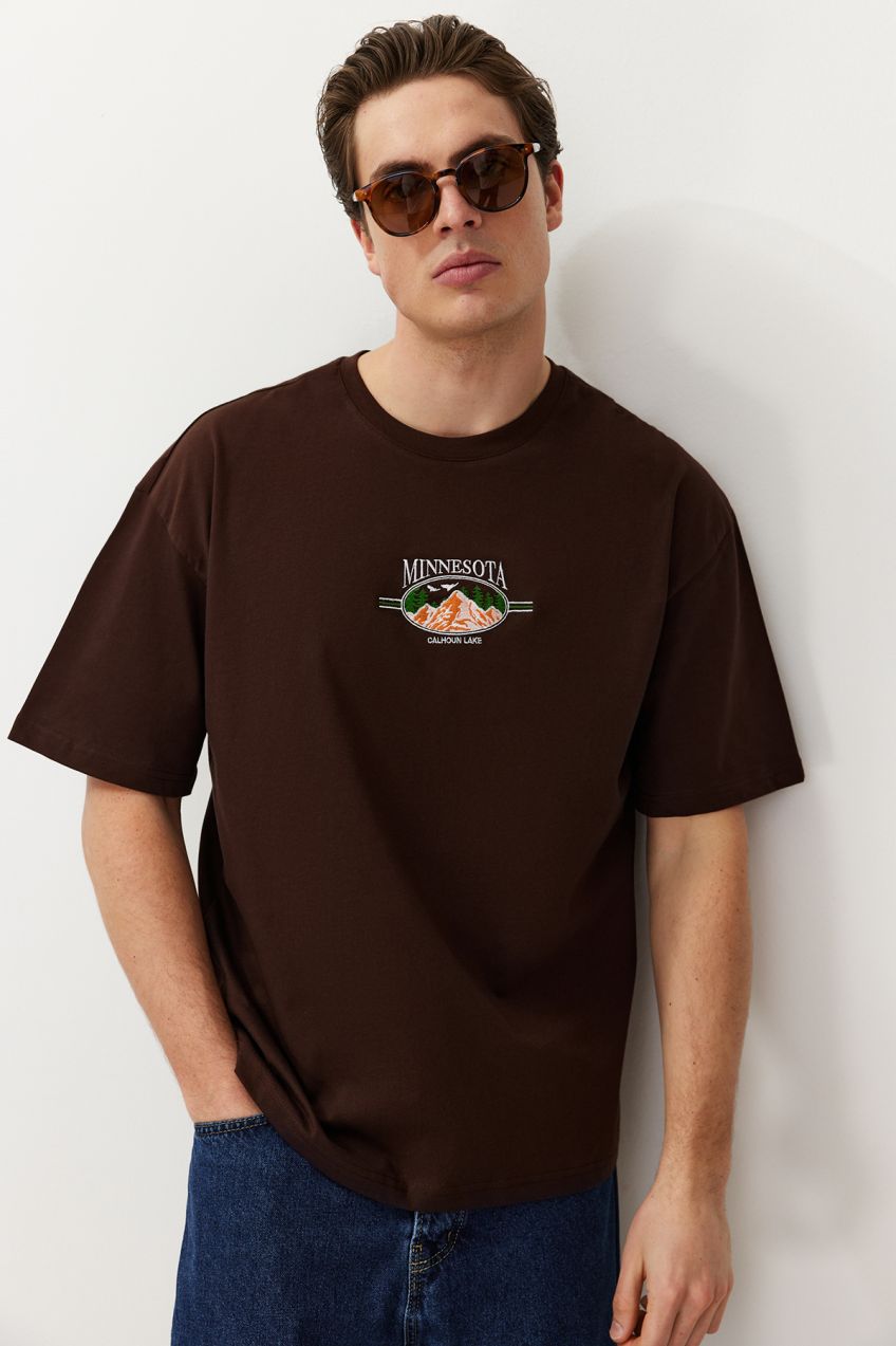 Trendyol Brown Oversize/Wide Cut Landscape Embroidered 100% Cotton T-Shirt