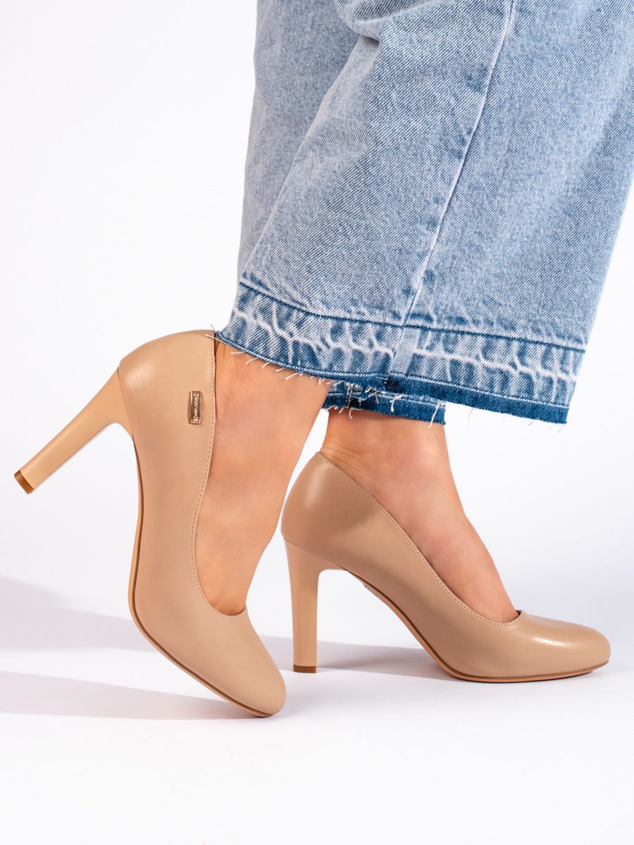 Classic beige pumps on a high heel by Sergio Leone