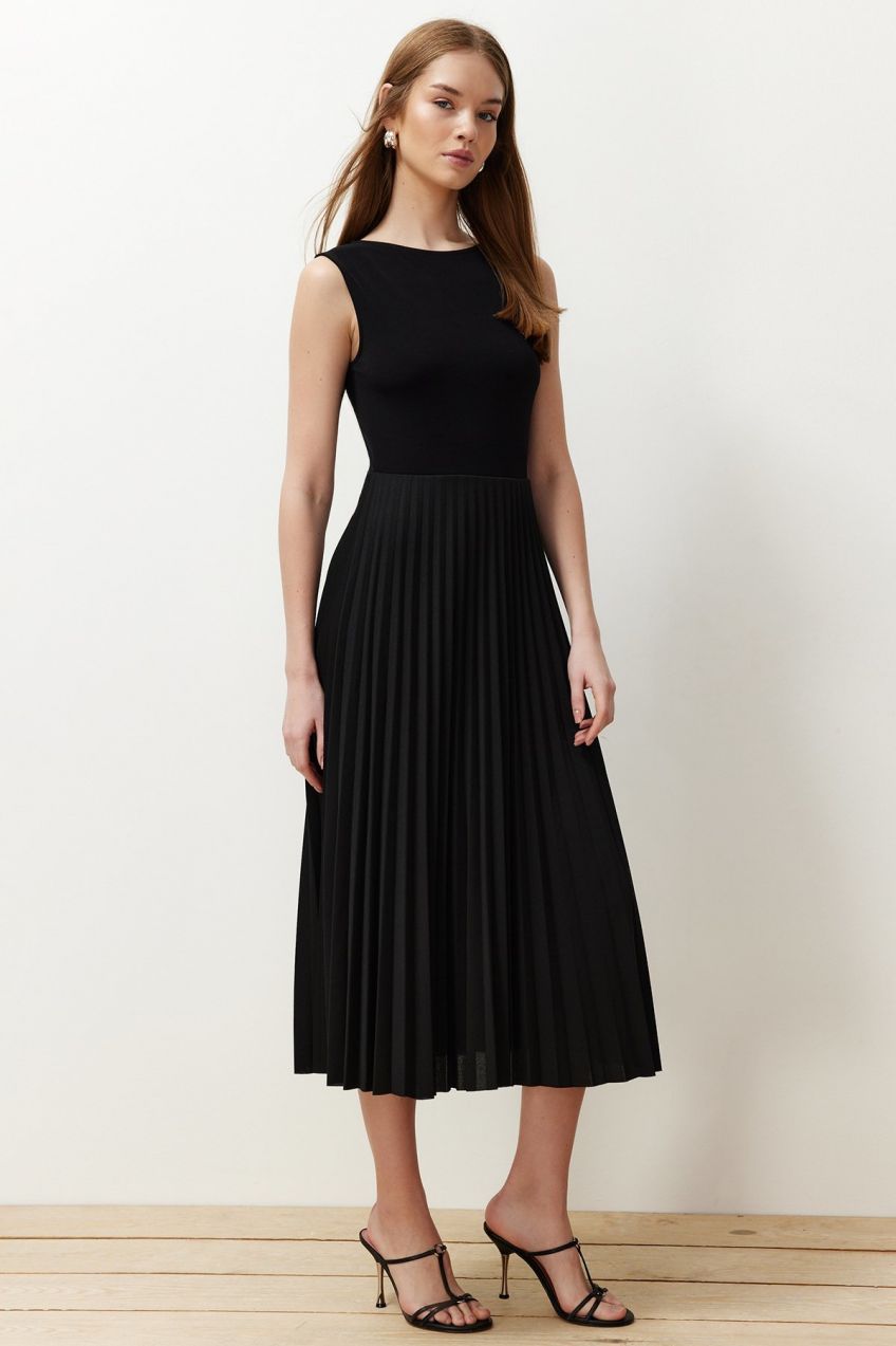 Trendyol Black Pleated Lined Sleeveless Flexible Knitted Midi Dress