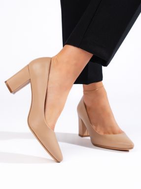 Comfortable beige suede pumps by Sergio Leone
