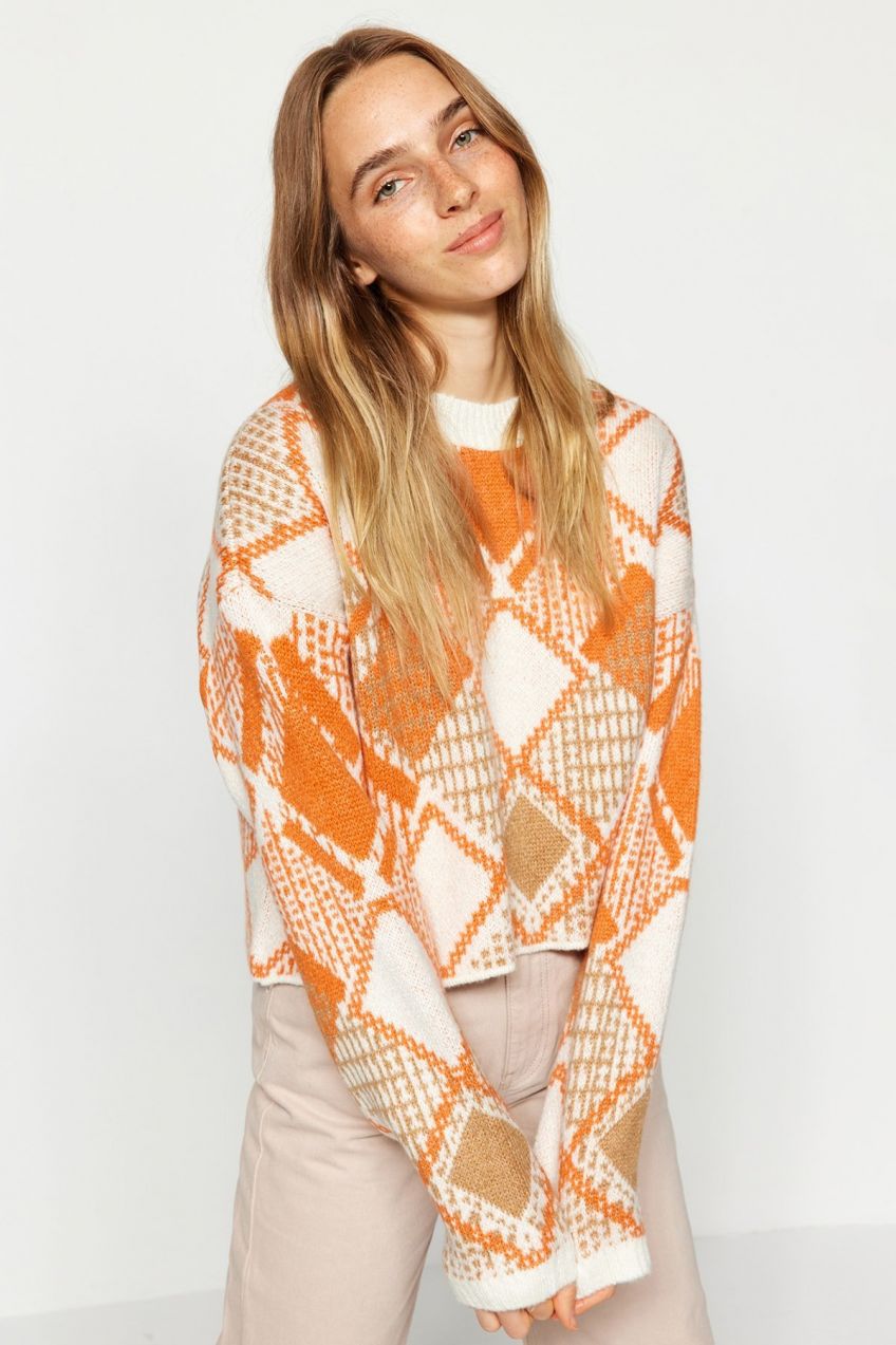 Trendyol Wide Fit Crop v Ecru. Jemný textúrovaný vzorovaný pletený sveter