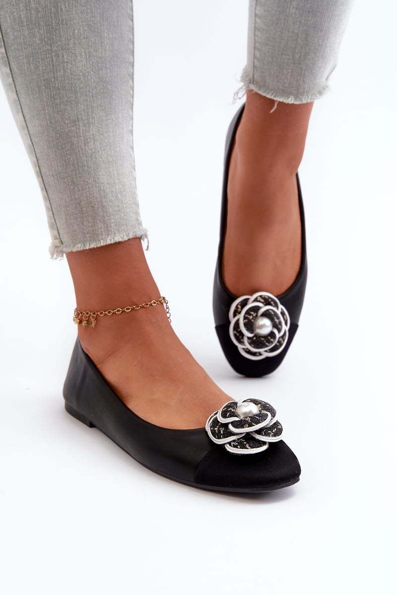 Women's ballerinas made of eco leather with decorative detail black divinella