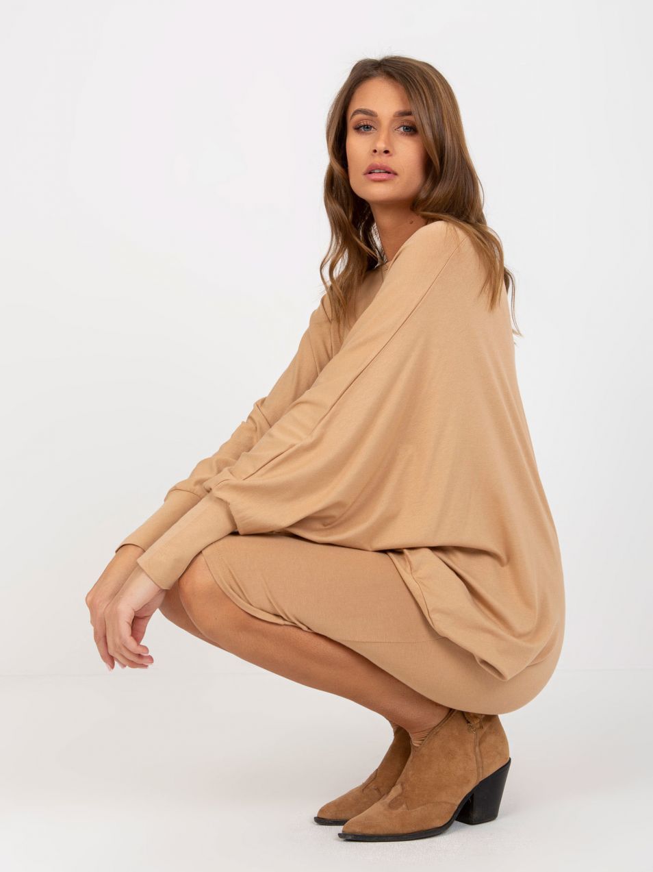 Camel bat dress with wide sleeves