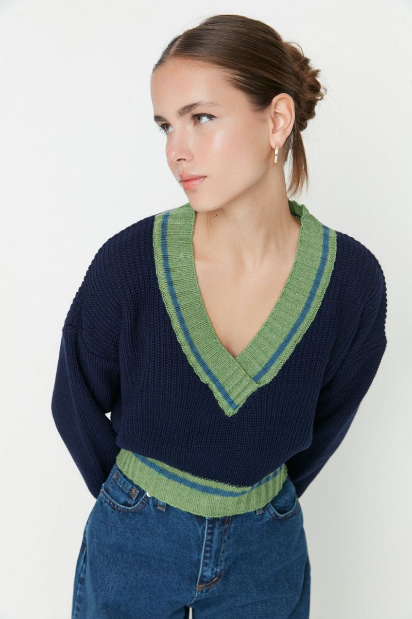 Trendyol Navy Blue Crop V-Neck Knitwear Sweater