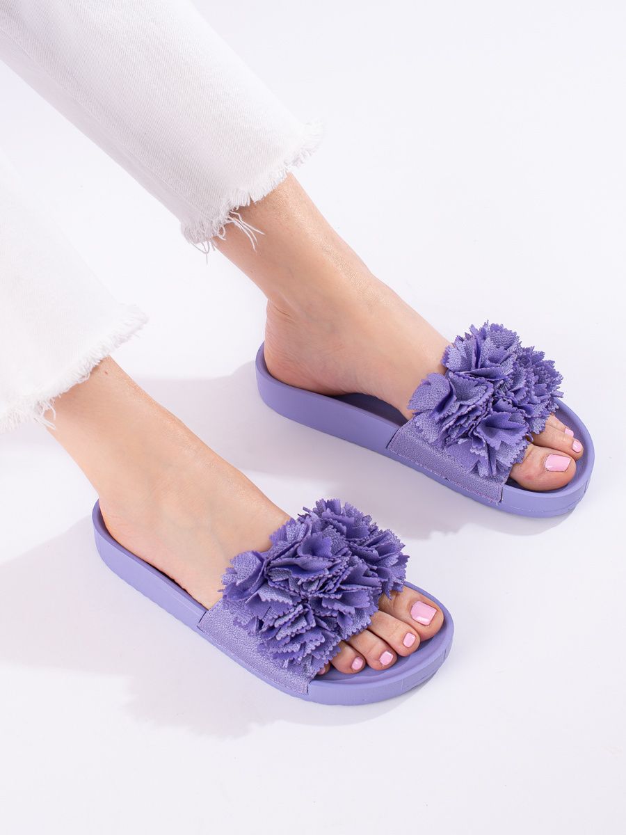 Purple flip-flops on the Shelvt platform
