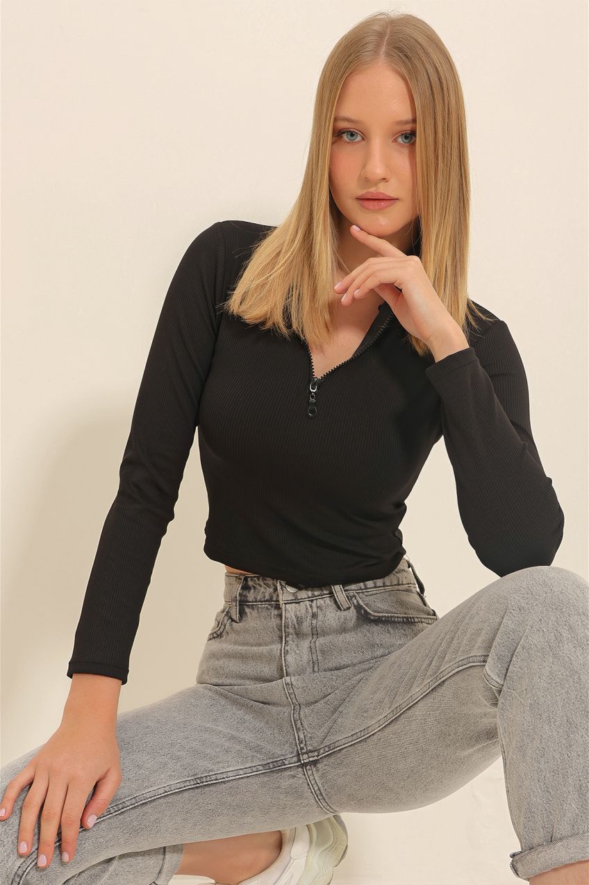 Trend Alaçatı Stili Women's Black High Collar Front Zipper Ottoban Crop Blouse