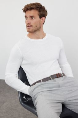 Trendyol White Slim Crew Neck Textured Knitwear Sweater