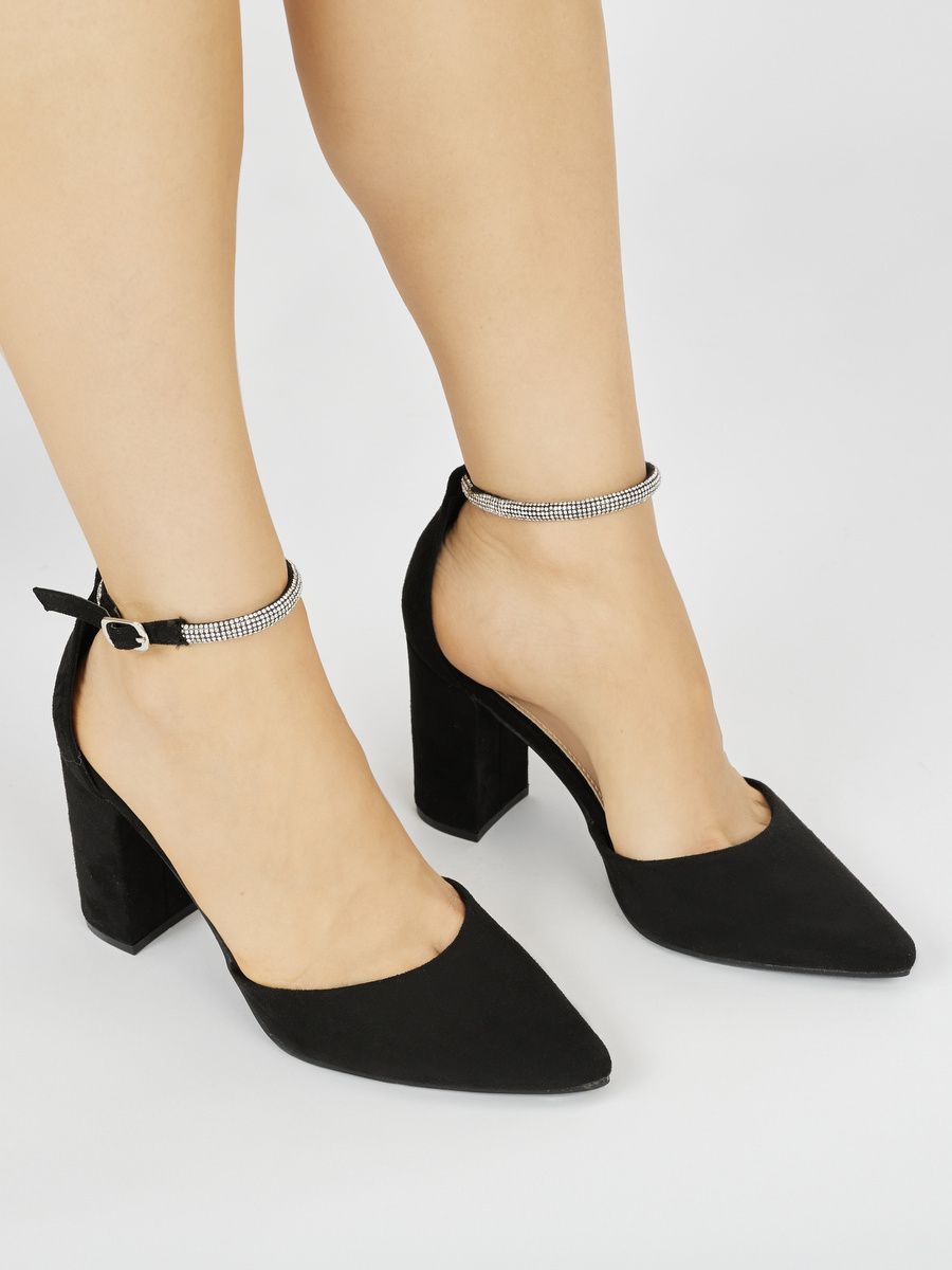 Shelvt Suede black pumps on a heel