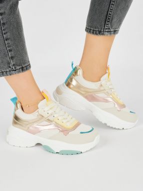 Shelvt Women's sports shoes with a thick sole