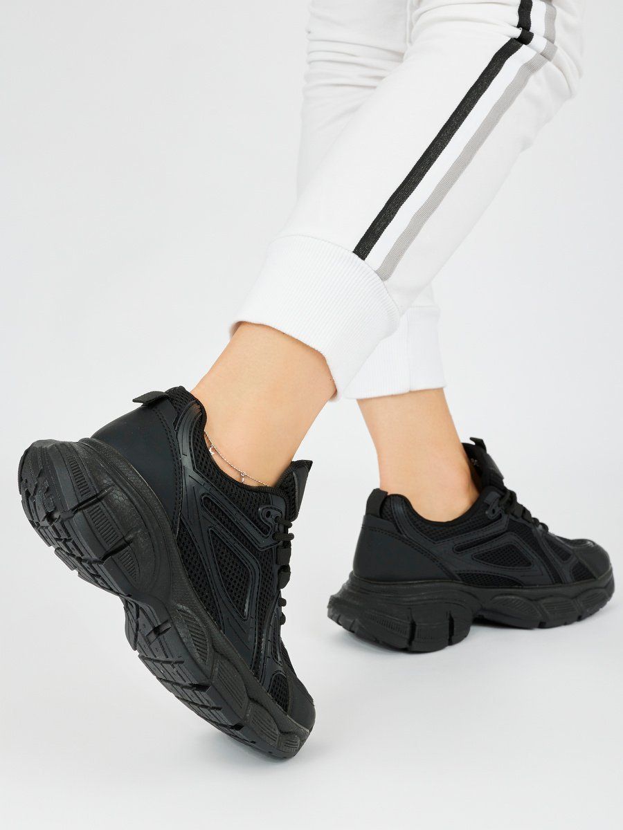 Shelvt Black sneakers with a thick sole
