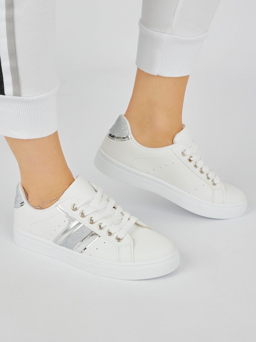 Shelvt White comfortable sports shoes