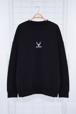 Trendyol Black Oversize/Wide Cut Embroidered Detail Plus Size Sweatshirt
