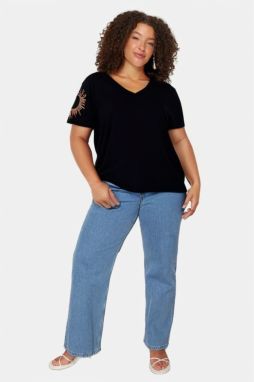 Trendyol Curve Black 100% Cotton Sleeve Embroidered Relaxed/Wide Relaxed Cut Crew Neck Knitted T-Shirt