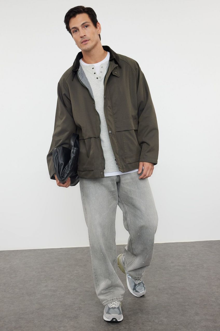 Trendyol Khaki Regular Fit Velvet Collar Detailed Coat