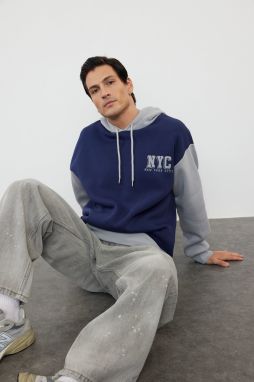 Trendyol Navy Blue Oversize/Wide Cut Color Block Embroidered Fleece/Warm Sweatshirt