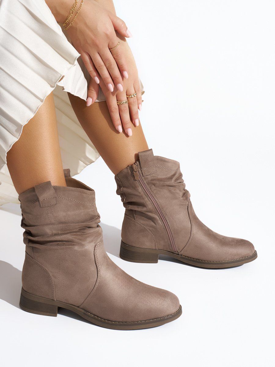 Shelvt Suede beige ruffled ankle boots