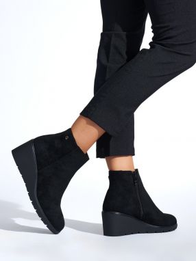 Shelvt Black wedge boots
