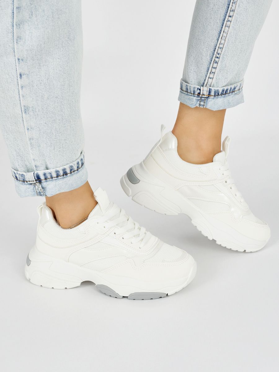 Shelvt Sporty white shoes with a thick sole