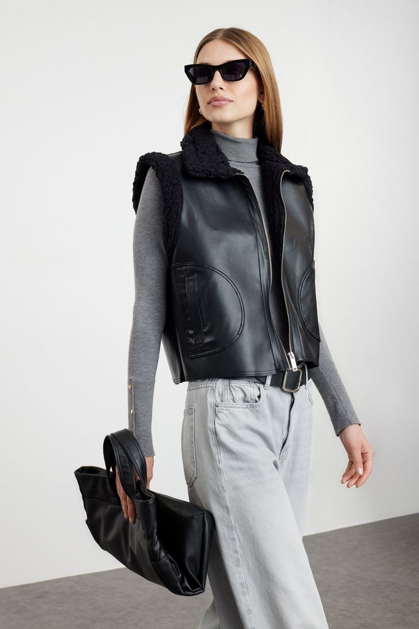 Trendyol Black Faux Leather Plush Detailed Regular Vest