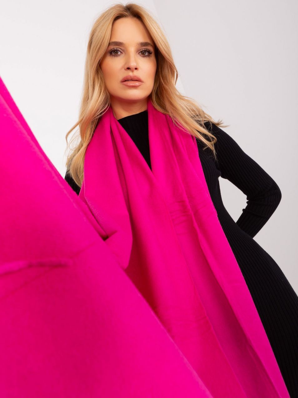 Fuchsia plain scarf made of soft knit