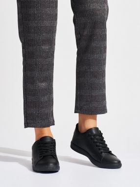 Shelvt Comfortable black trainers