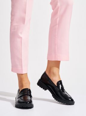 Shelvt Lacquered black loafers
