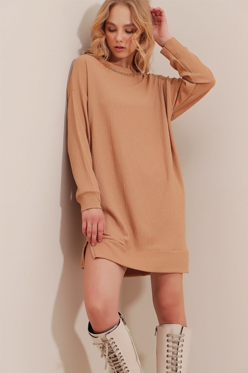 Trend Alaçatı Stili Women's Camel Crew Neck Chain Accessory Crinkle Dress