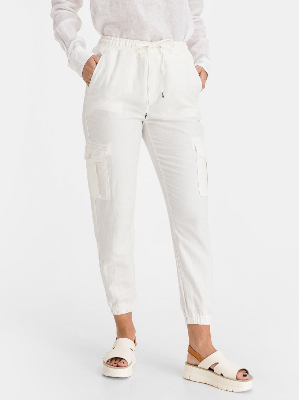 GAP Nohavice cargo joggers Biela