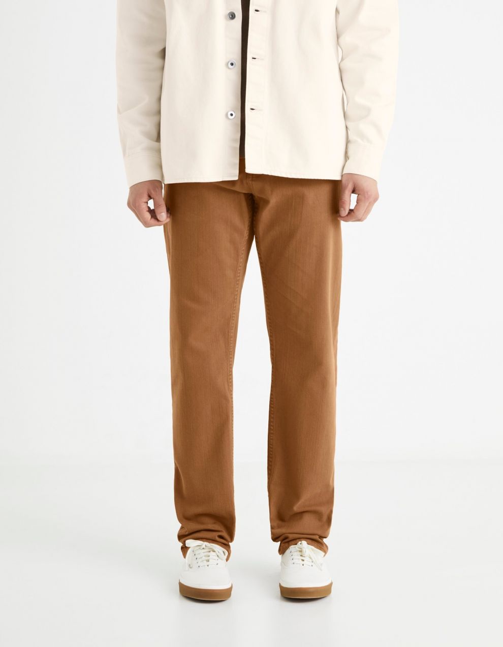 Hnedé pánske straight fit rifle Celio Vopry1