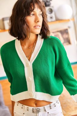 Olalook Women's Grass Green Banded Buttoned Crop Knitwear Cardigan