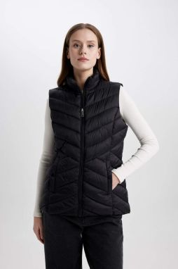 DEFACTO Waterproof Regular Fit Vest