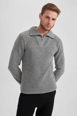 DEFACTO Standard Fit Stand Collar Thessaloniki Fabric Sweater