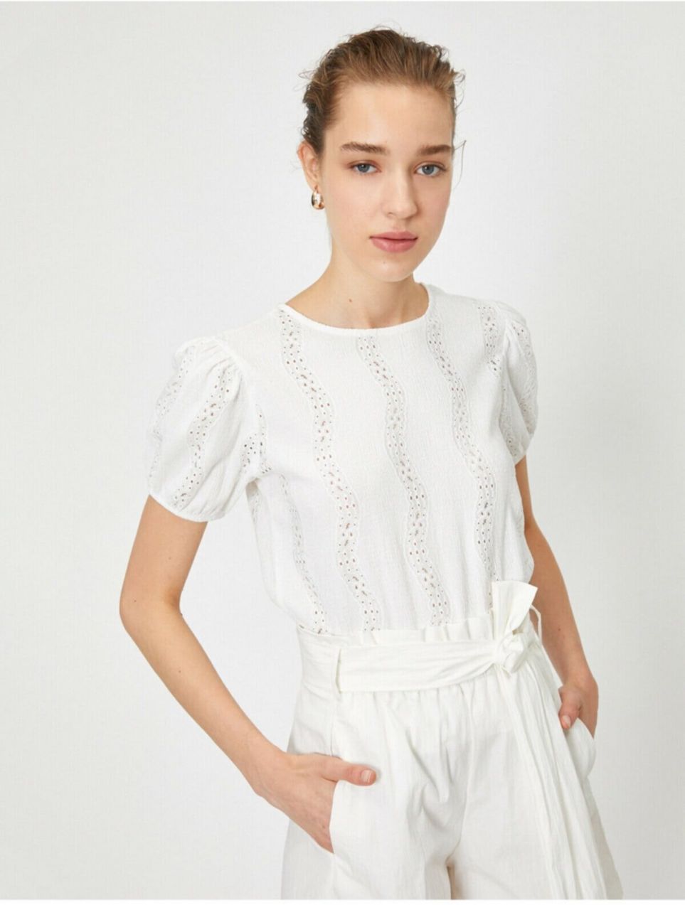 Koton Women's White Balloon Sleeves Lace Detailed T-Shirt