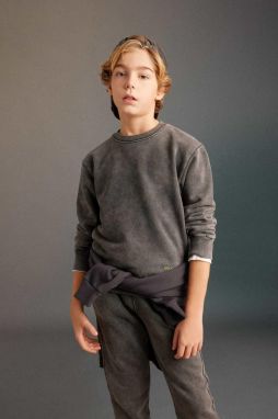DEFACTO Boy's Oversize Fit Crew Neck Washed Faded Effect Printed Sweatshirt