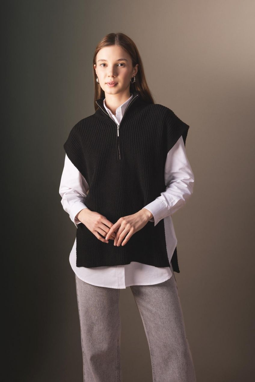 DEFACTO Regular Fit Zippered Stand Collar Sweater