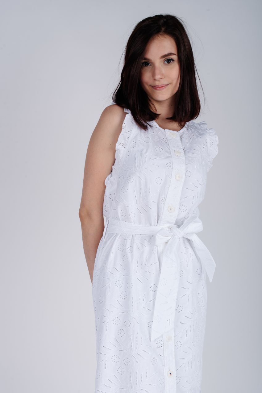 Tommy Hilfiger Šaty - RUBI EMB DRESS NS bielej farby