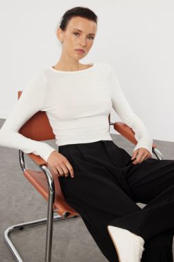 Trendyol Ecru Boat Neck Slim/Fitting Regular Length Knitted Blouse