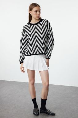 Trendyol Ecru Zigzag Patterned Knitwear Sweater