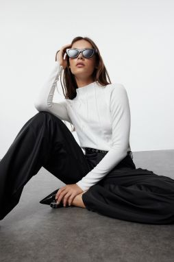 Trendyol Ecru Fitted Stitch Detailed Crew Neck Piping Detailed Elastic Knitted Blouse