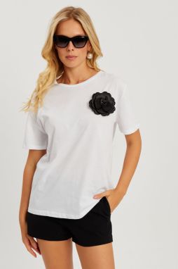 Cool & Sexy Women's White T-Shirt with Rose Accessories